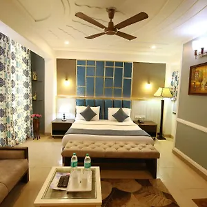 A Family Oppera Near Igi Airport Hotel New Delhi